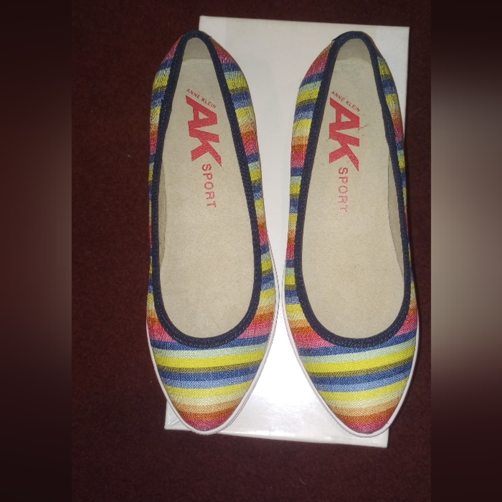 NWT Anne Klein Sport over the top rainbow sneaker flats size 7